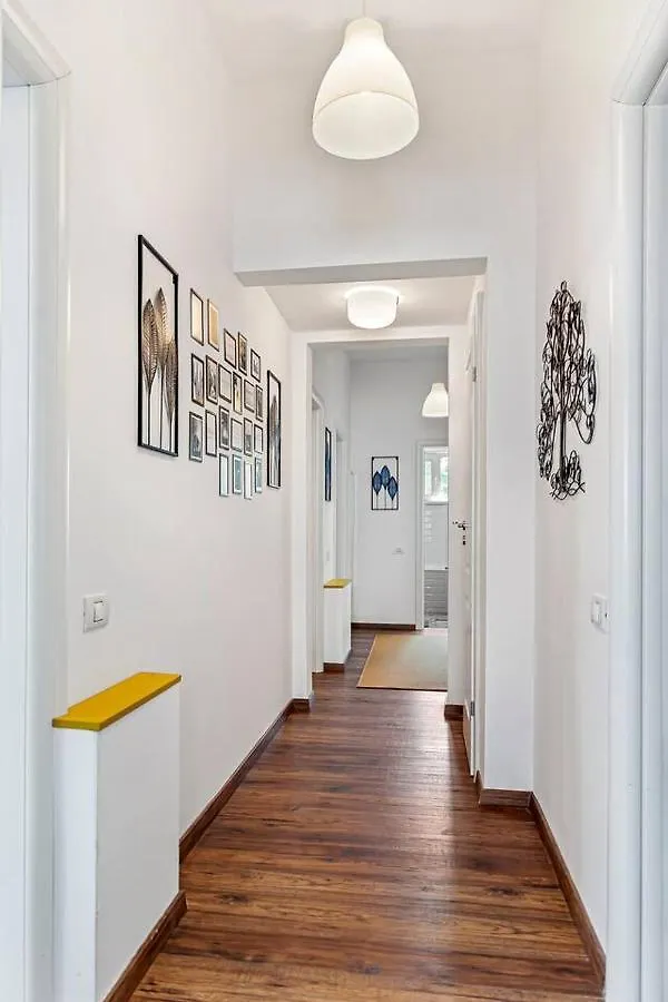 Downtown Jungle Vibes Apartment Bucharest 0*,  Romania